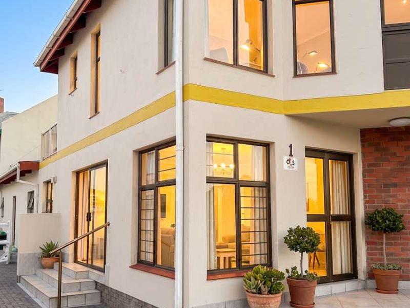 4 Bedroom Townhouse FOR SALE in Swakopmund - Photo 2