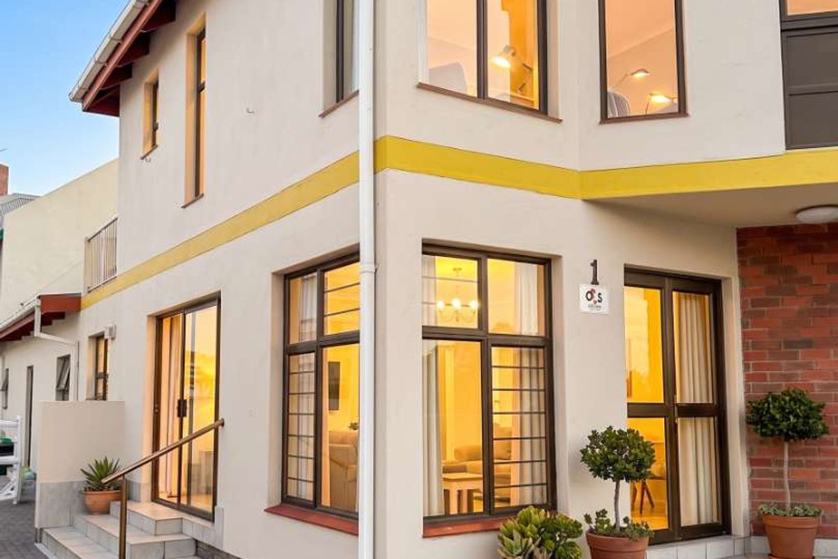 4 Bedroom Townhouse FOR SALE in Swakopmund - Photo 2