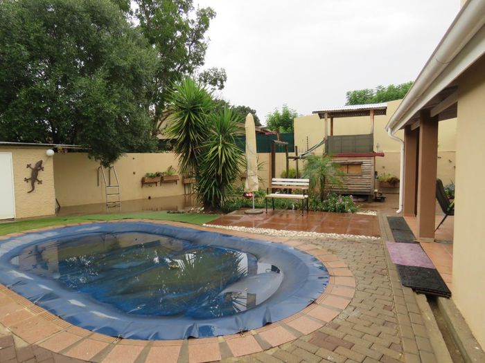 Property #2485936, House For Sale in Pioniers Park