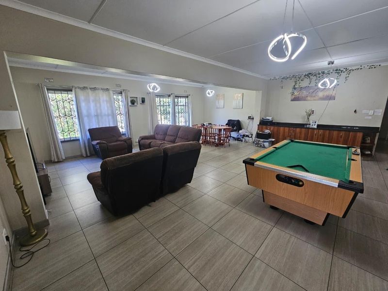 Modern 3-Bedroom Entertainer's Dream in Sought-After Yellowwood Park! - Photo 8
