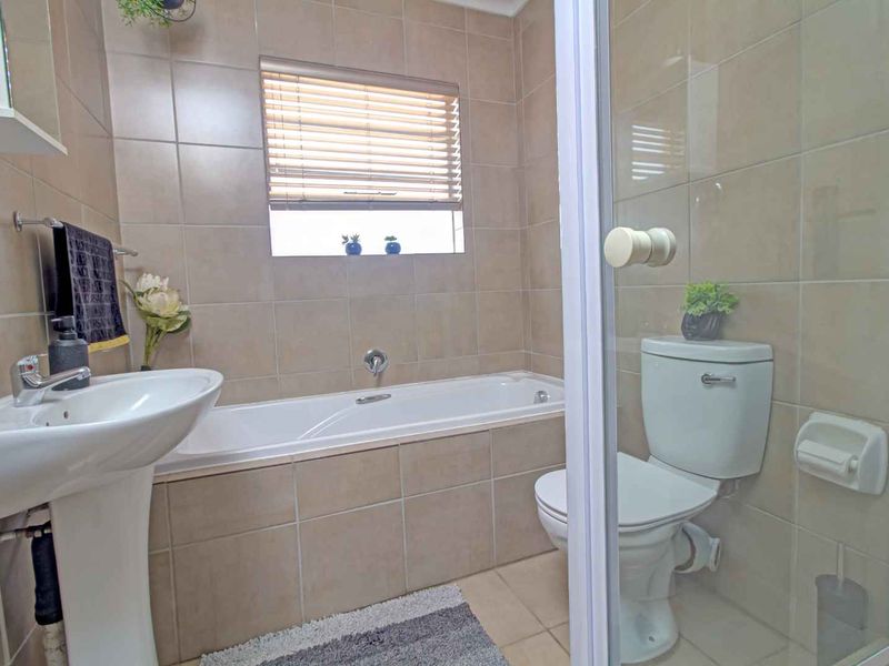 Fit for a King! - Photo 6