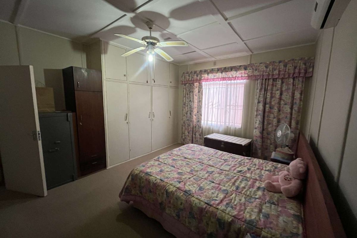 Spacious 4-Bedroom Family Home in Kakamas - Photo 3