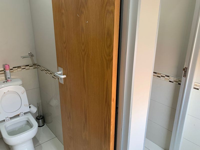 242m2 Rivonia Offices To Let - Photo 9