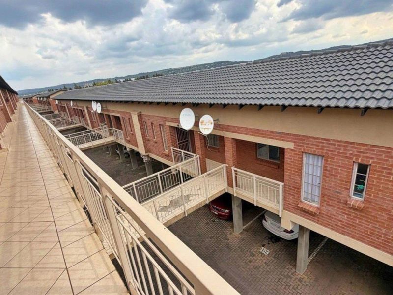 Charming 3 Bedroom Apartment for Sale in Equestria - Photo 1