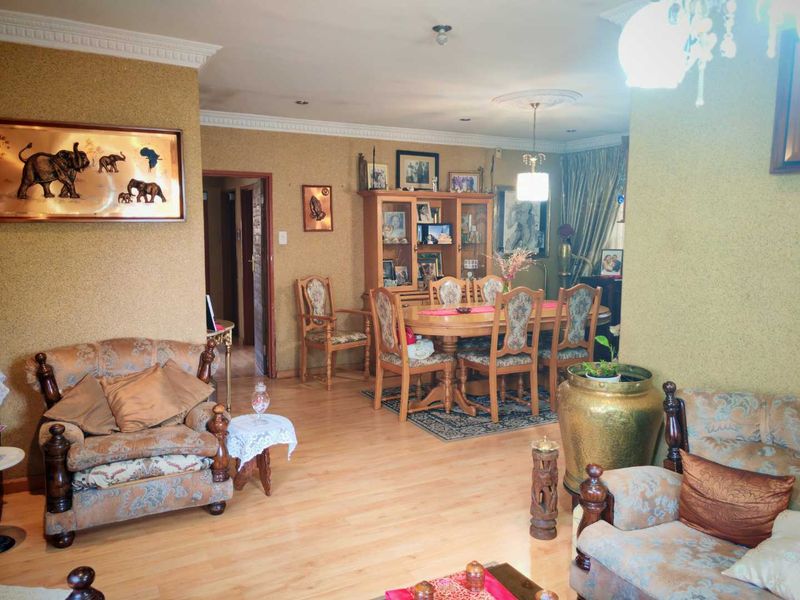 Discover Your Dream Home: Perfect for Family Living & Entertaining! - Photo 7
