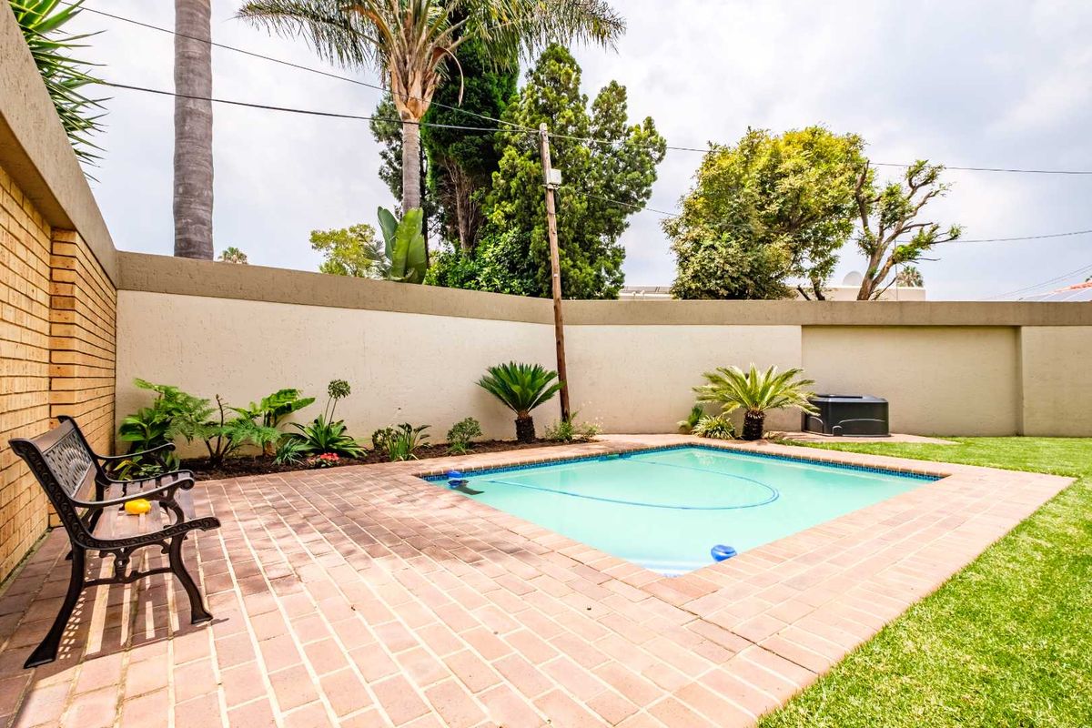 "Energy-Efficient Haven in Sunward park: Ideal for Investment or Downsizing!" - Photo 5