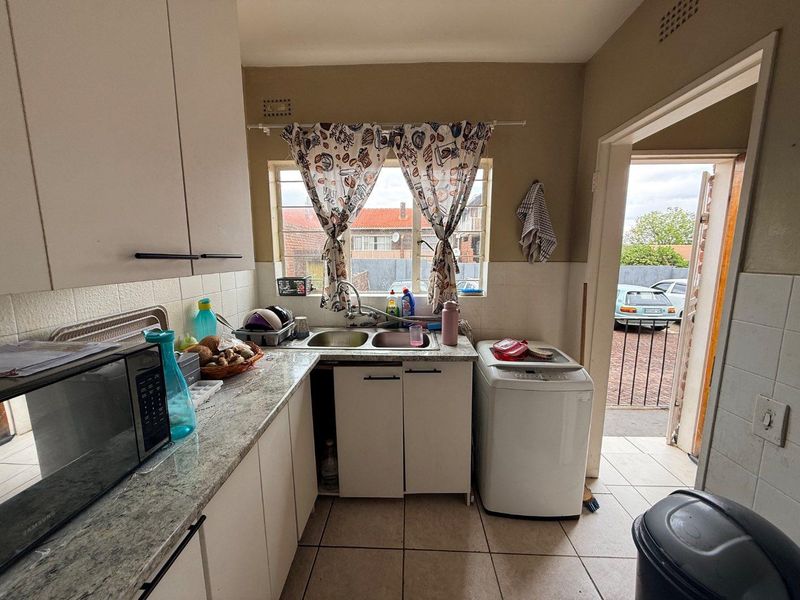 Charming 2-Bedroom Duplex with Balcony, Fireplace & Private Garden - Photo 6