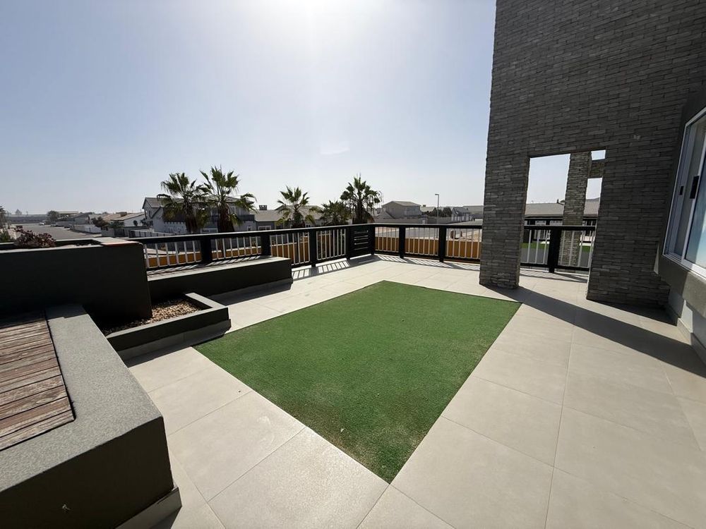 Main bedroom's balcony