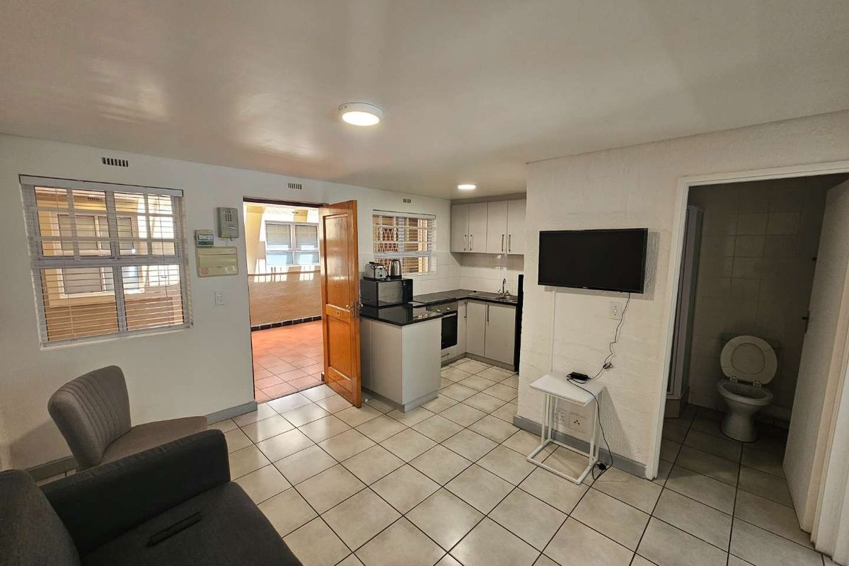 Beautifully renovated and furnished 2 Bed 1 Bath Apartment with open plan living area with kitchenette - Photo 3