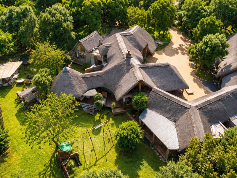 Exclusive Family Estate, K’Shane Lake Lodge - Photo 1