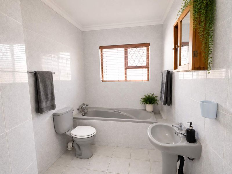 LOW MAINTENANCE FACE BRICK HOME IN THE NORTH - Photo 6