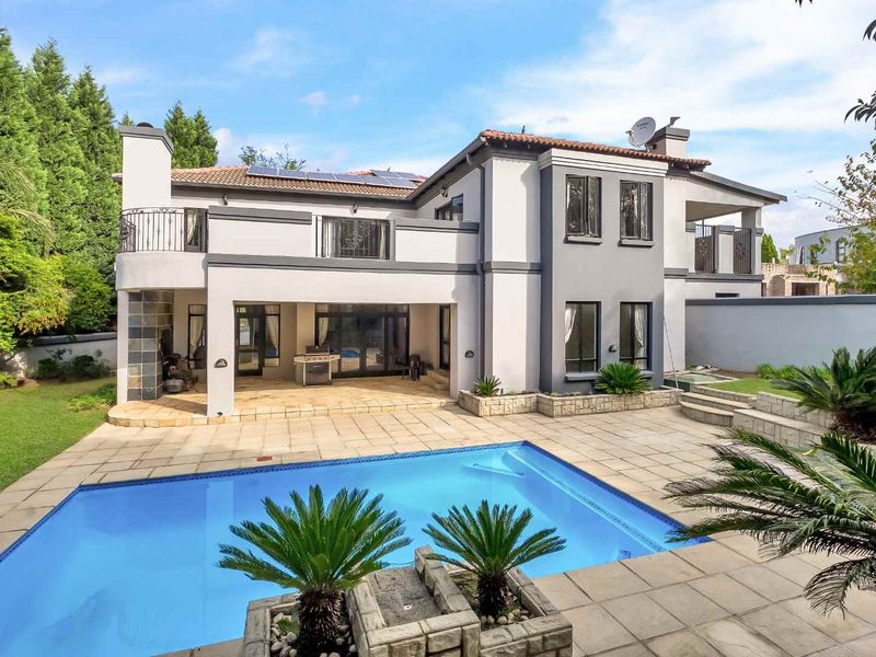 FOR THE LARGER FAMILY – HOME WITH LARGE FLAT - Photo 2