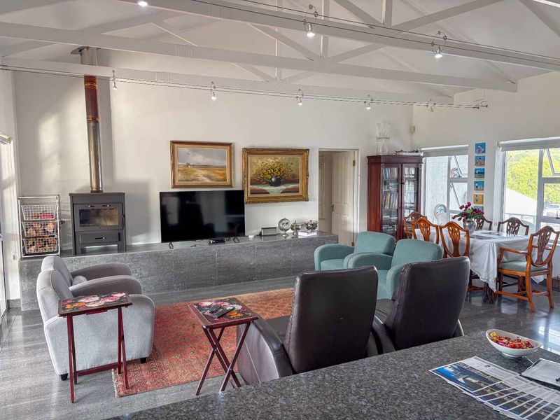 Where Family Comfort Meets a Coveted Goukou River Location - Photo 8