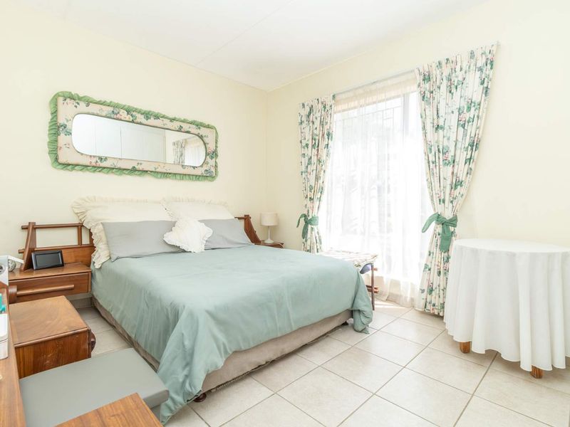 Charming Two Bedroom  Apartment in Amorosa - Photo 5