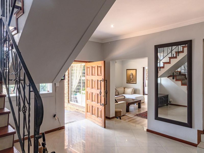 Spacious Five‐Bedroom Residence Offering Ample Family Living and Perfect for Entertainment - Photo 5
