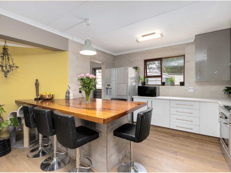 2 Bed home with flatlet in Radiokop - Photo 9