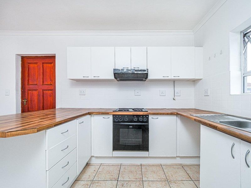 Stylish 2-Bedroom Apartment on the 2nd Floor - Photo 7