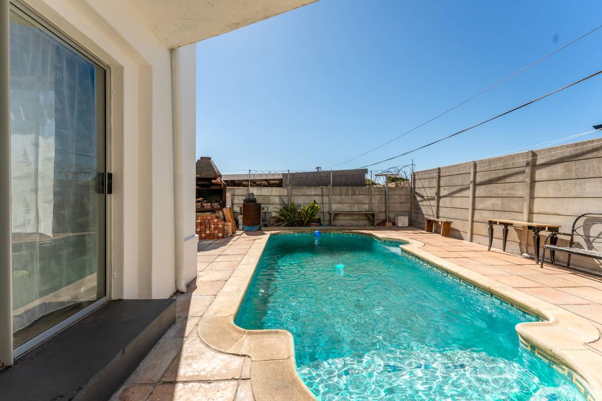 Triple-Storey Home for Sale in Grassy Park - Photo 2