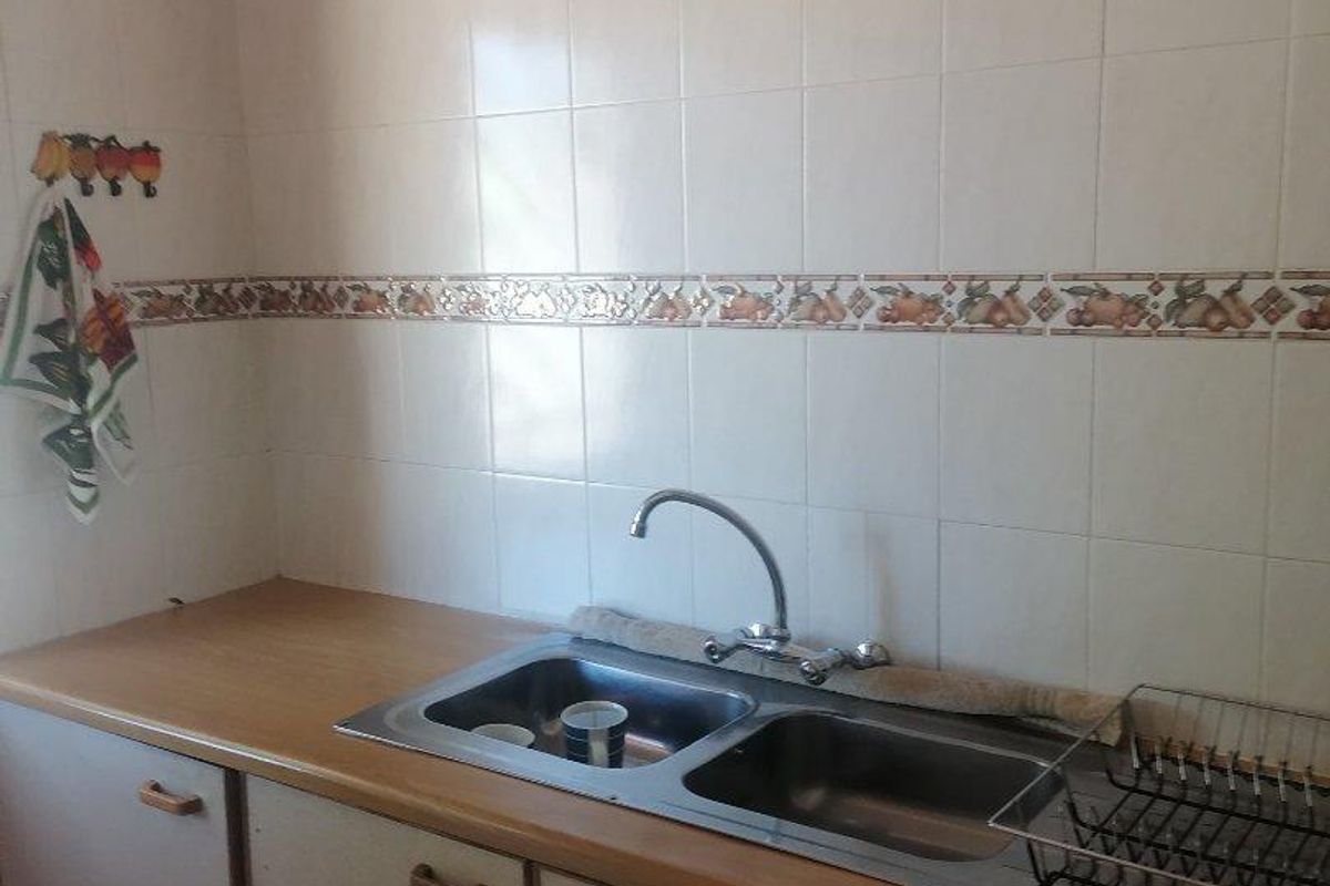 Beautiful face brick marvel awaits! - Photo 4