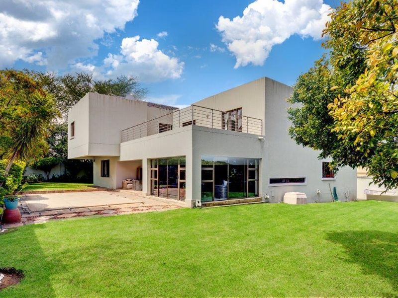 EXCLUSIVE TO THE MARKET | PRESTIGIOUS KYALAMI CREST ESTATE  Luxury 4-Bedroom, 3-Bathroom Double-Storey Residence | Available Immediately!! - Photo 2