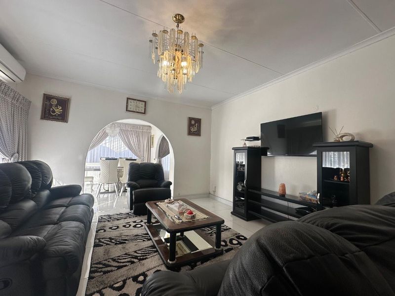 "A Dream Home for Your Family – and a Profitable Business Opportunity in One!" - Photo 2