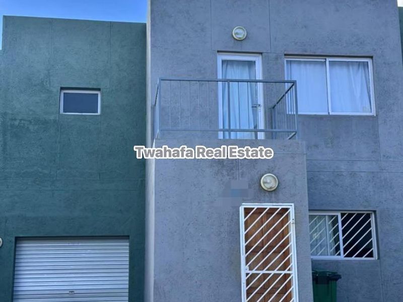 Spaciouse Townhouse - Photo 2