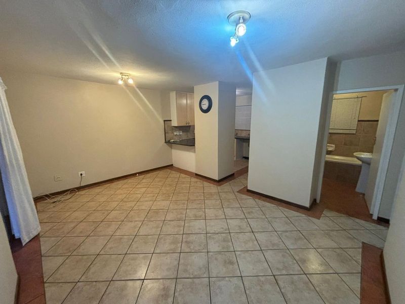 2 Bedroom ground unit in Mooikloof Ridge - Photo 3