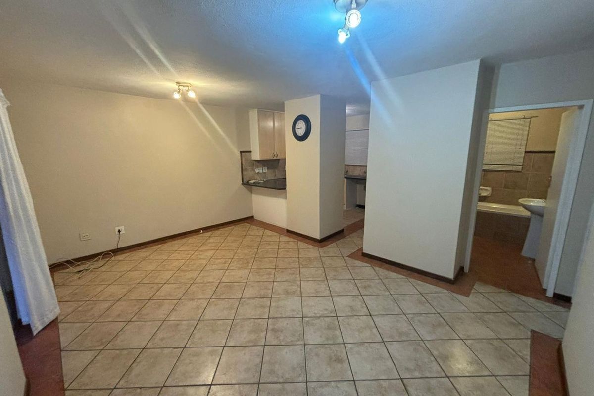 2 Bedroom ground unit in Mooikloof Ridge - Photo 3