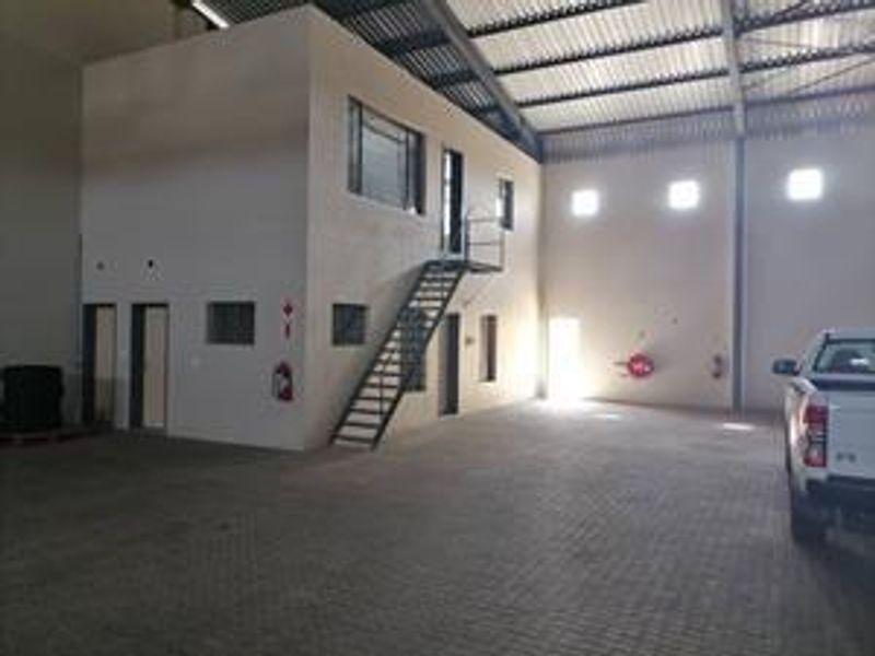 Warehouse to let - Photo 6
