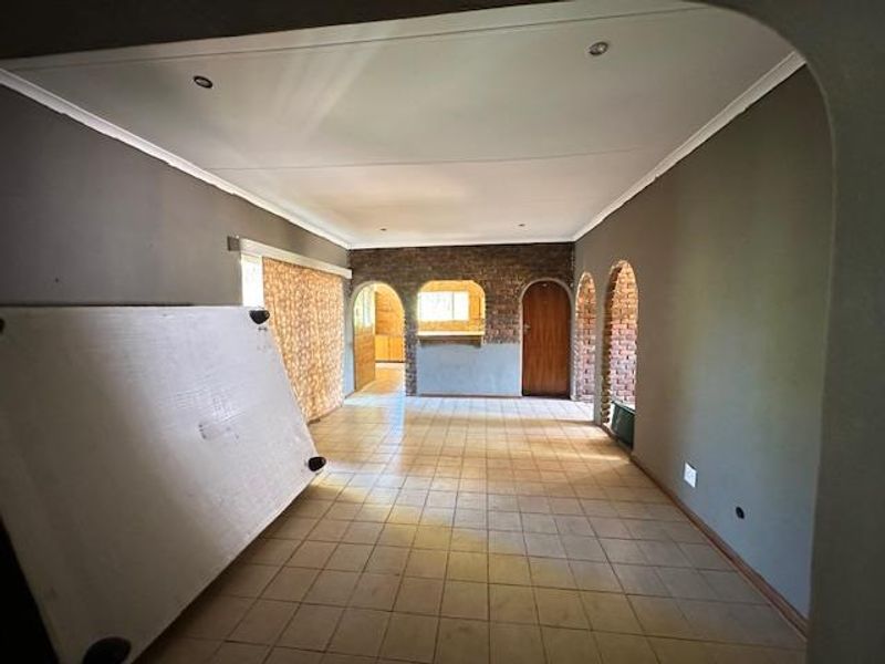 Spacious 4-Bedroom Family Home For Sale in Pretoria North – 1300sqm Stand! - Photo 6