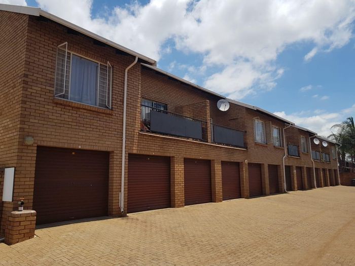 Property #1931142, Townhouse Pending Sale in Hennopspark