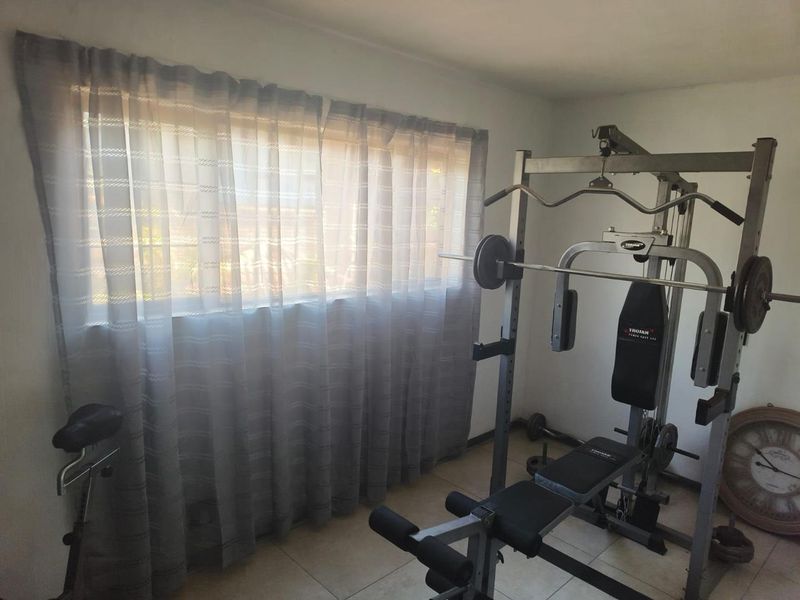 BEAUTIFUL modern x3 bedroom home - Photo 10