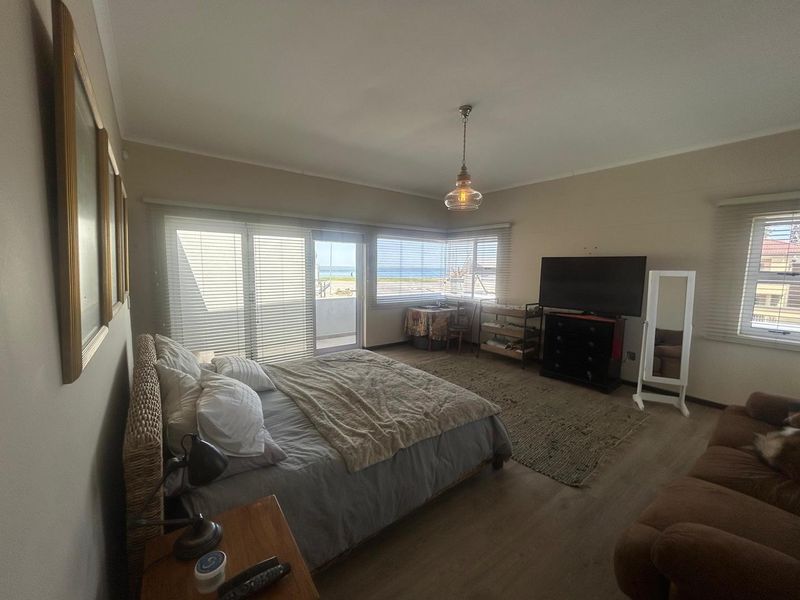 Modern Lagoon View Property for Sale – Walvis Bay - Photo 9