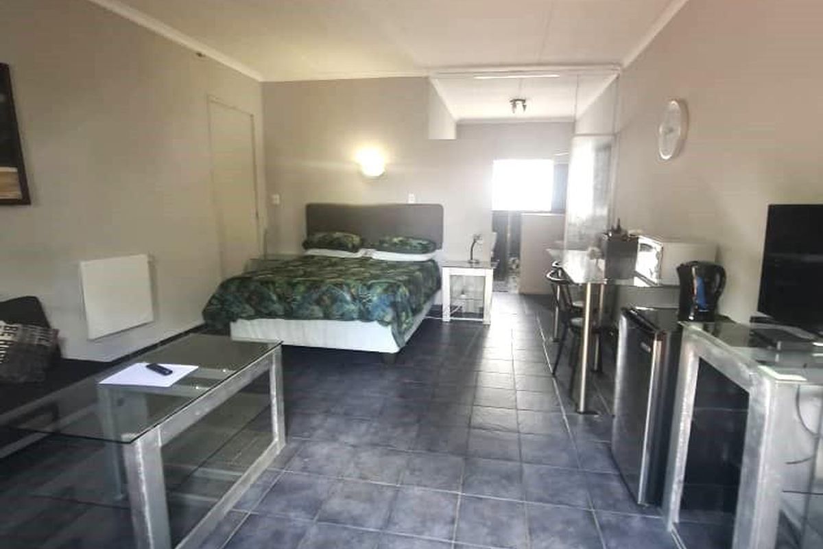 Property Perfect for an Extended Family or to be used as a Guesthouse or Air B&B - Photo 5