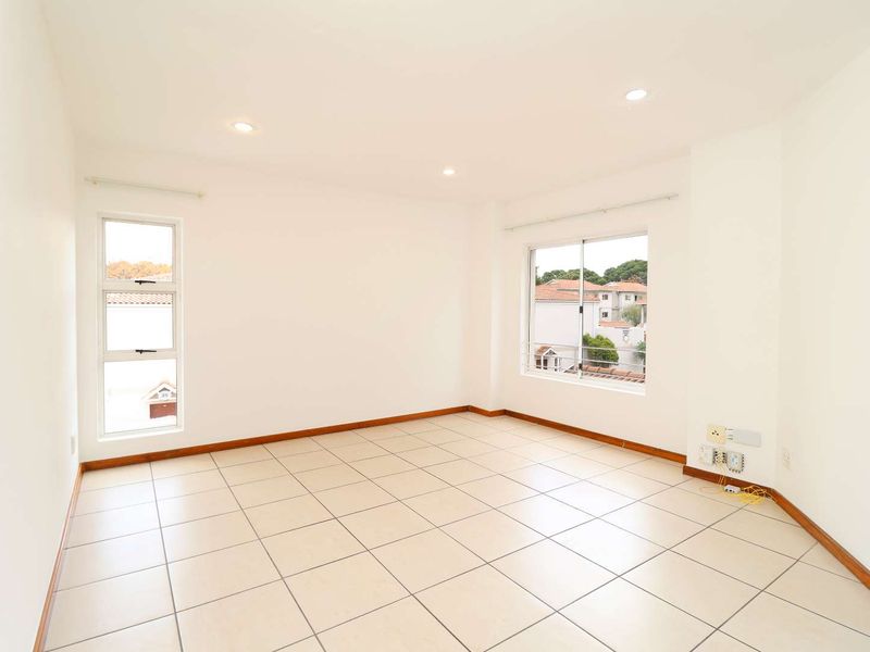 Light-Filled 2 Bed, 2 Bath Apartment Overlooking Pool & Tranquil Atmosphere - Photo 10