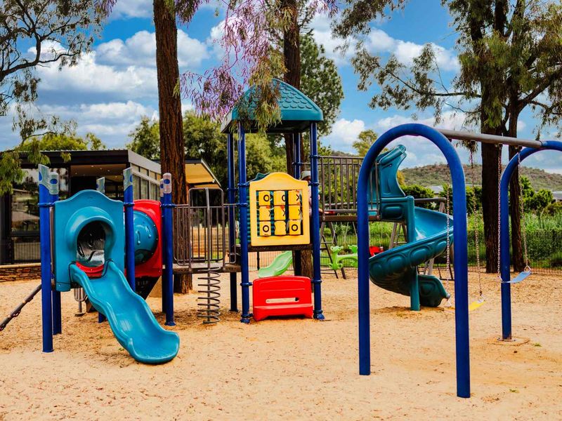 Discover a new benchmark in contemporary estate living - Photo 10