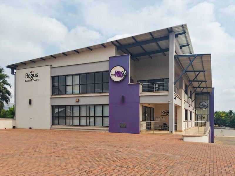 Fully serviced open plan office space for you and your team in Regus North West Province - Photo 2
