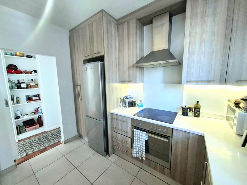 🌊 Coastal Living at Its Finest | Sea Point : Unfurnished 2 bedroom/1.5 bathroom - Photo 2