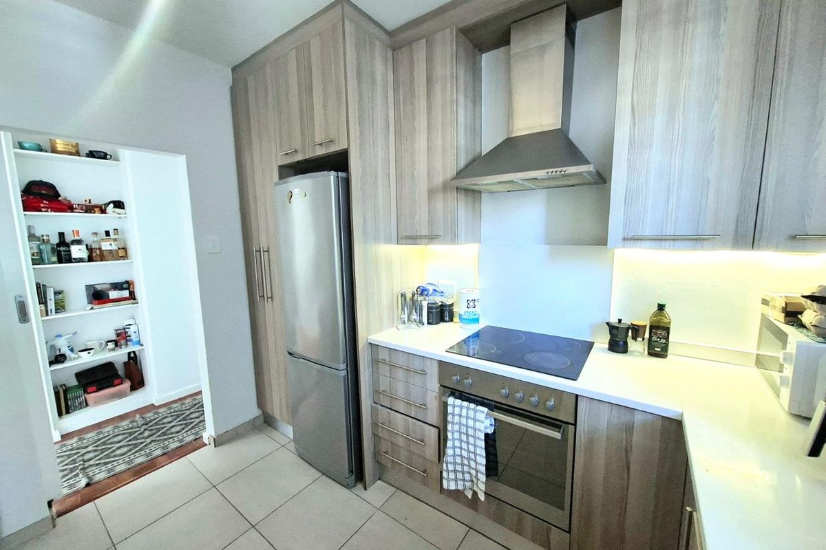 🌊 Coastal Living at Its Finest | Sea Point : Unfurnished 2 bedroom/1.5 bathroom - Photo 2