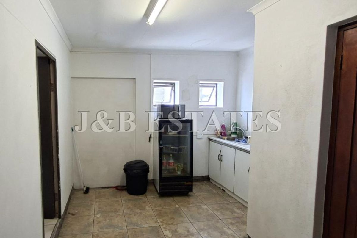 "Versatile Estate: Business or Residential, Your Choice!" - Photo 4