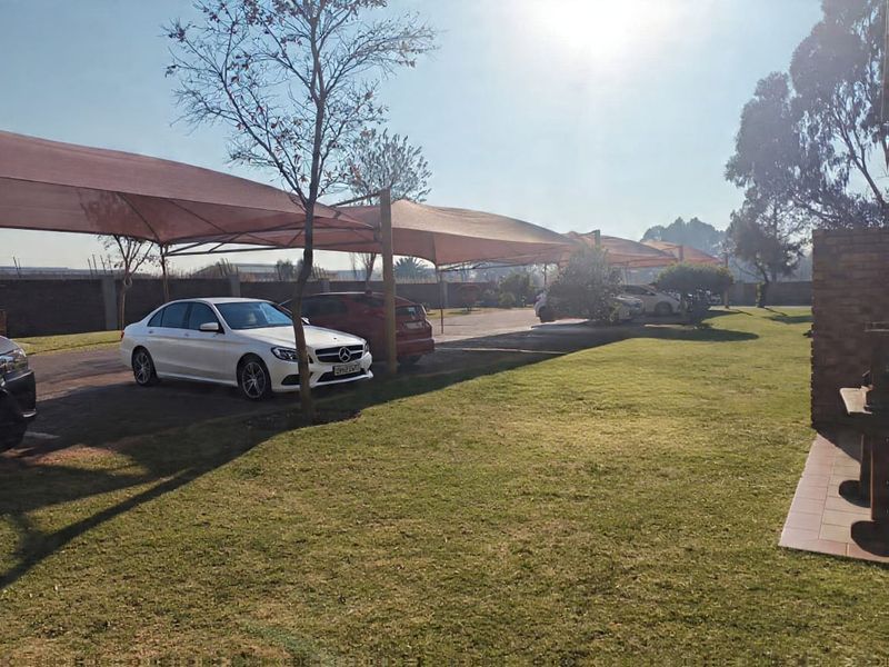 2 bedroom GROUND FLOOR UNIT, walking distance from Witdeep P/school & close to Eastrand Mall - Photo 2