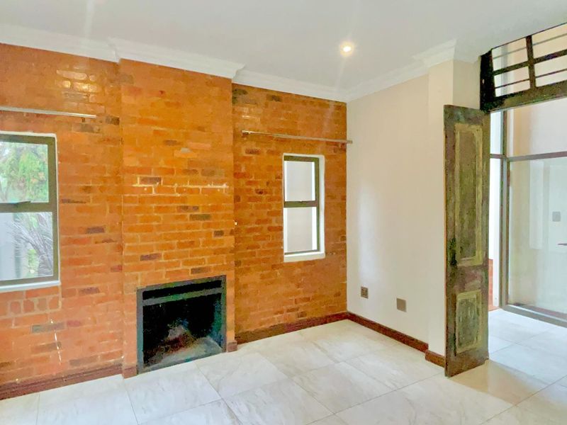 **4-Bedroom Family Home with a Pool in Willow Acres Estate, Pretoria East** - Photo 7