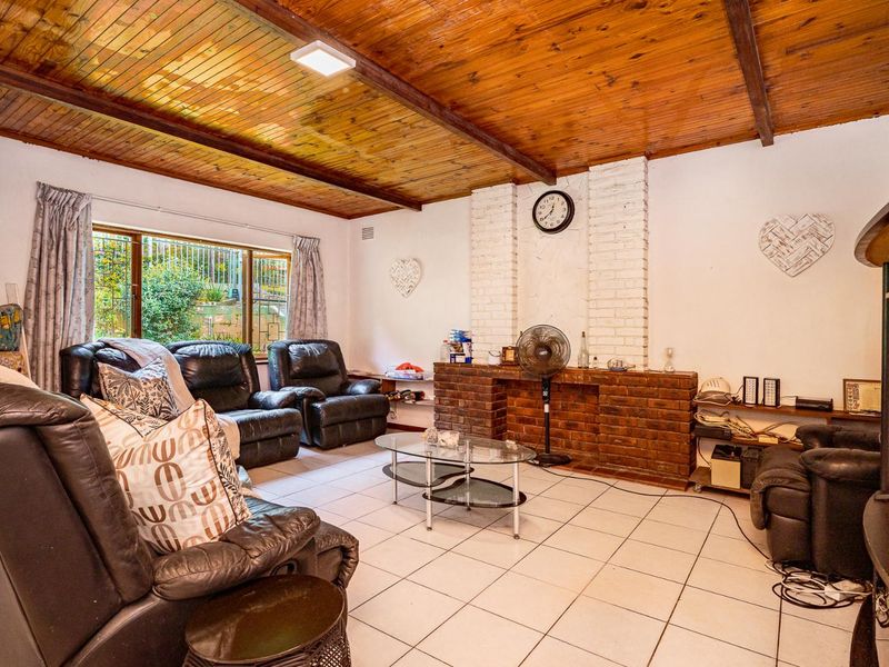 UNIQUE FAMILY HOME WITH COTTAGE IN PRIME WATERFALL 1 - Photo 4