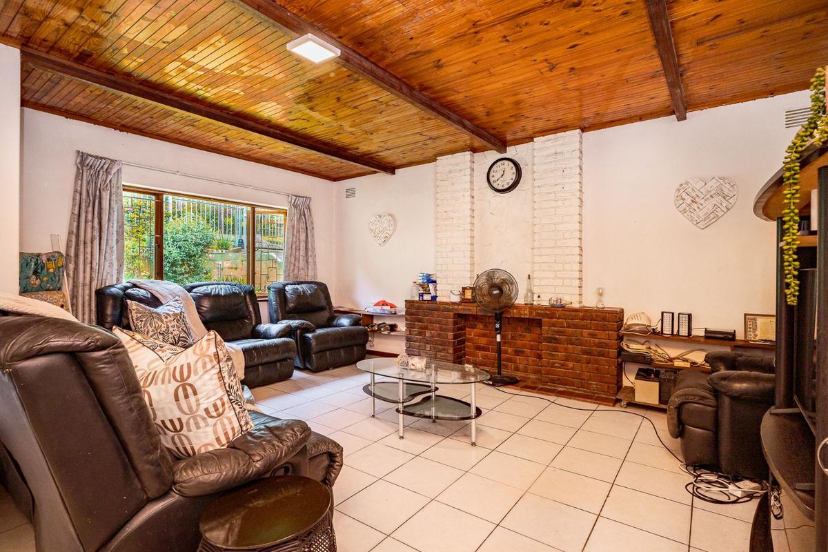 UNIQUE FAMILY HOME WITH COTTAGE IN PRIME WATERFALL 1 - Photo 4