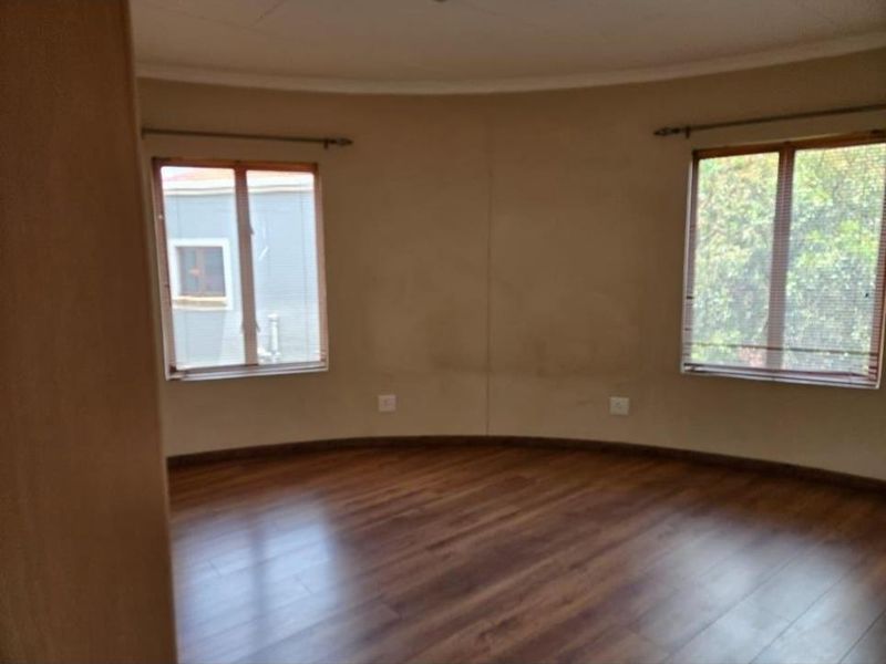 Modern Townhouse Bliss in Winchester Hills! - Photo 6