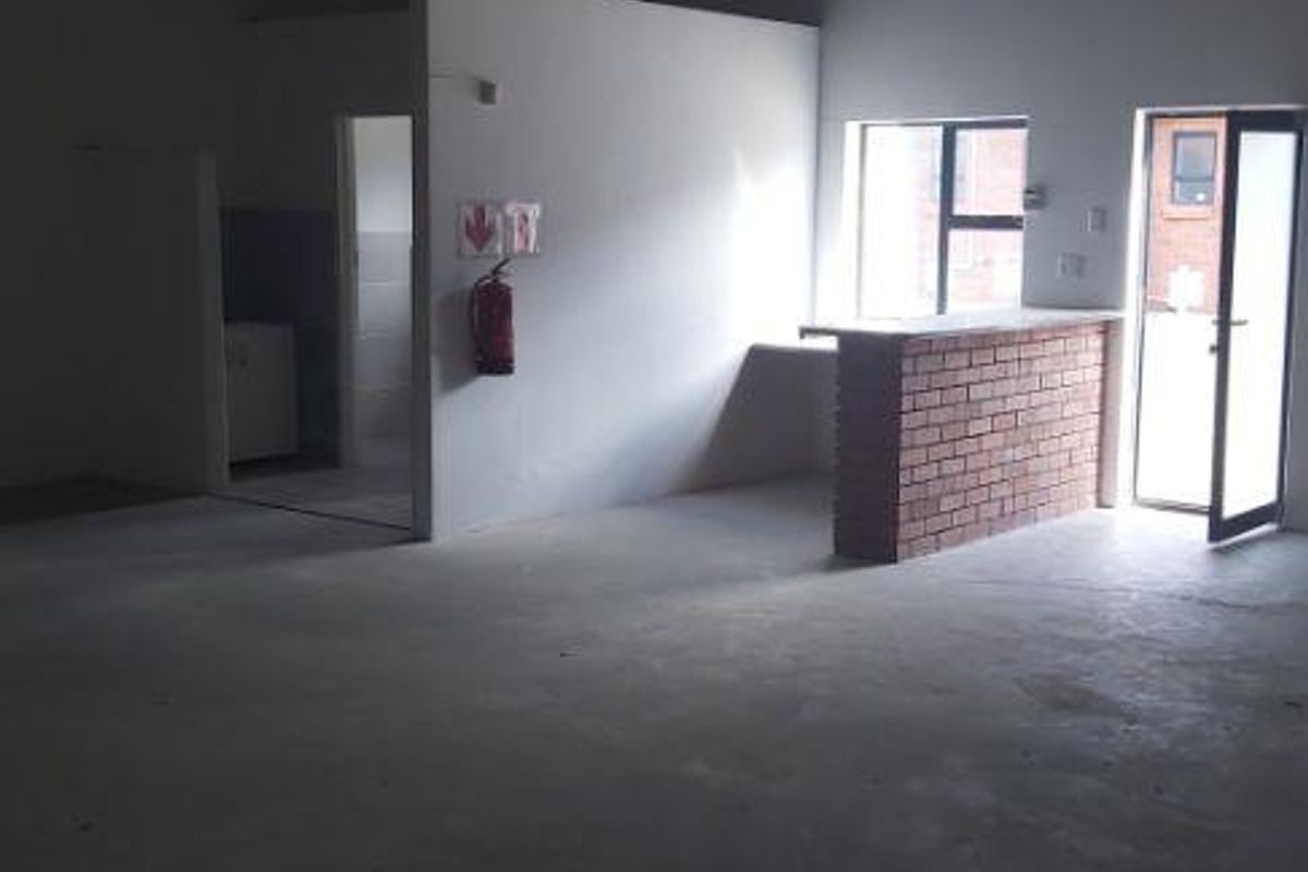 Workshop/ mini warehouse/ Distribution unit to let in Fairview. - Photo 3