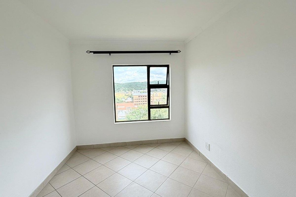 1 Bedroom Top-Floor Apartment with Spectacular Sunset Views - Photo 5