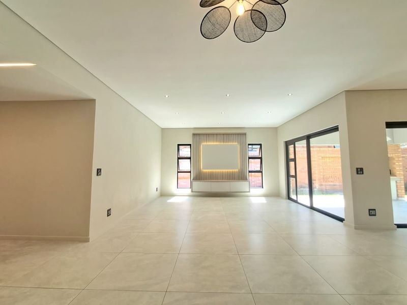 3 Bedroom Cluster in Brackenhurst - Photo 5