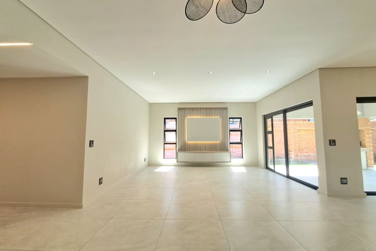 3 Bedroom Cluster in Brackenhurst - Photo 5