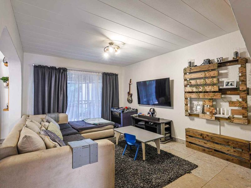 A Fresh Chapter Begins | Renovated Comfort with Room to Make It Your Own - Photo 8